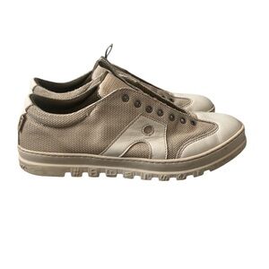 The Art Company gold tan cream sneakers US size 7.5 EU 38 logo casual shoes